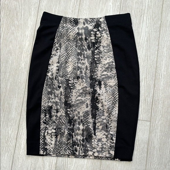 🎈4 LISTINGS FOR $20 Mossimo Snake Skin Black Pencil Skirt size Medium - Picture 1 of 5